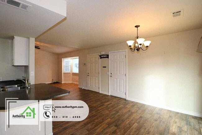 Building Photo - 808 Springer Dr