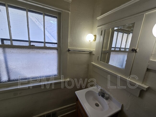 Building Photo - 120 Harrison St
