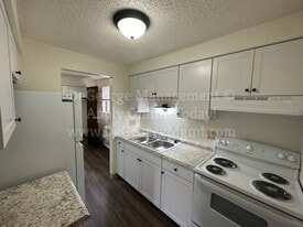 Building Photo - Oak Ridge Manor Apartments