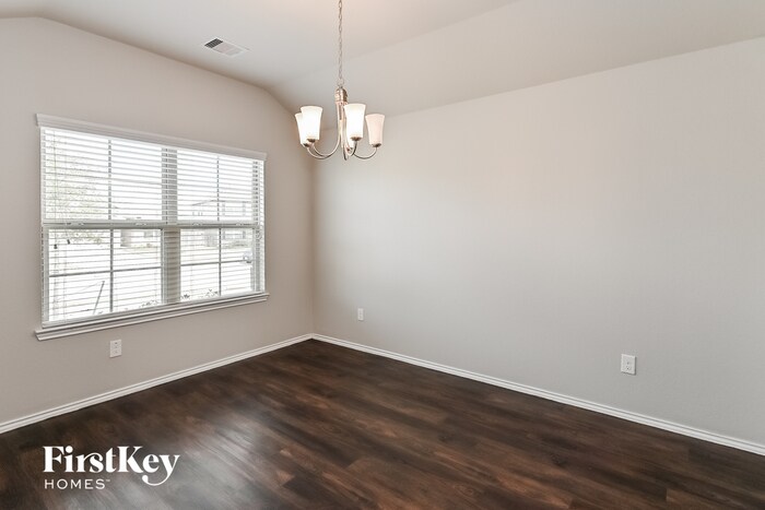 Building Photo - 14005 Lake Cres Dr
