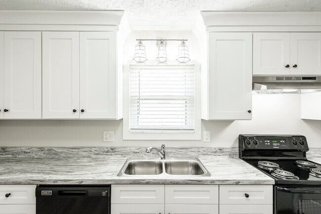 Building Photo - 163 Drivers Ln