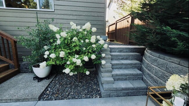 Building Photo - 9756 SW 171st Ave