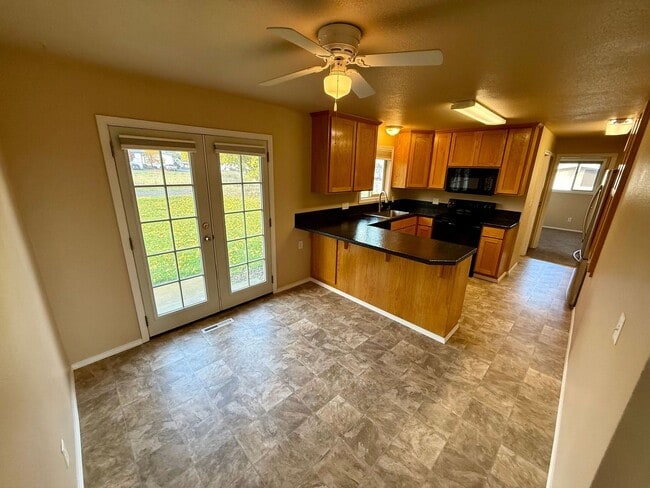 Building Photo - **For Rent: Spacious 4-Bedroom Home with 2 Family Rooms & Huge Backyard!**