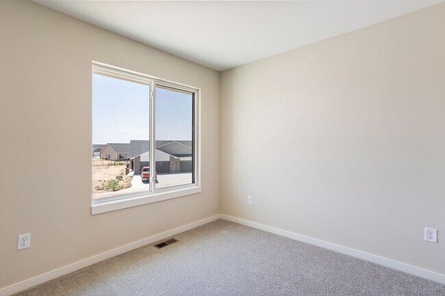 Building Photo - Pineway Tracy Plan