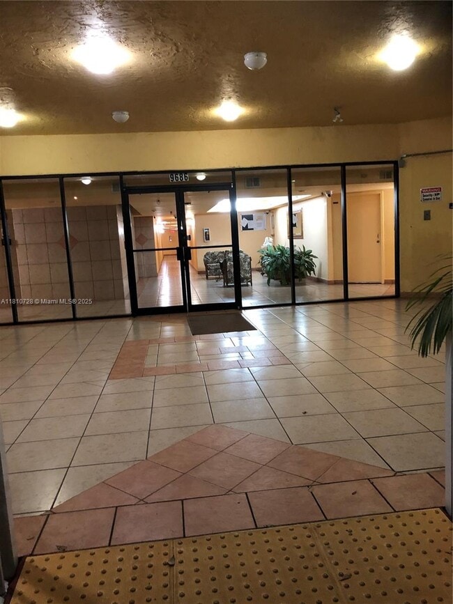 Building Photo - 9686 Fontainebleau Blvd
