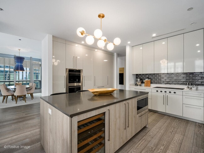 Building Photo - 403 N Wabash Ave