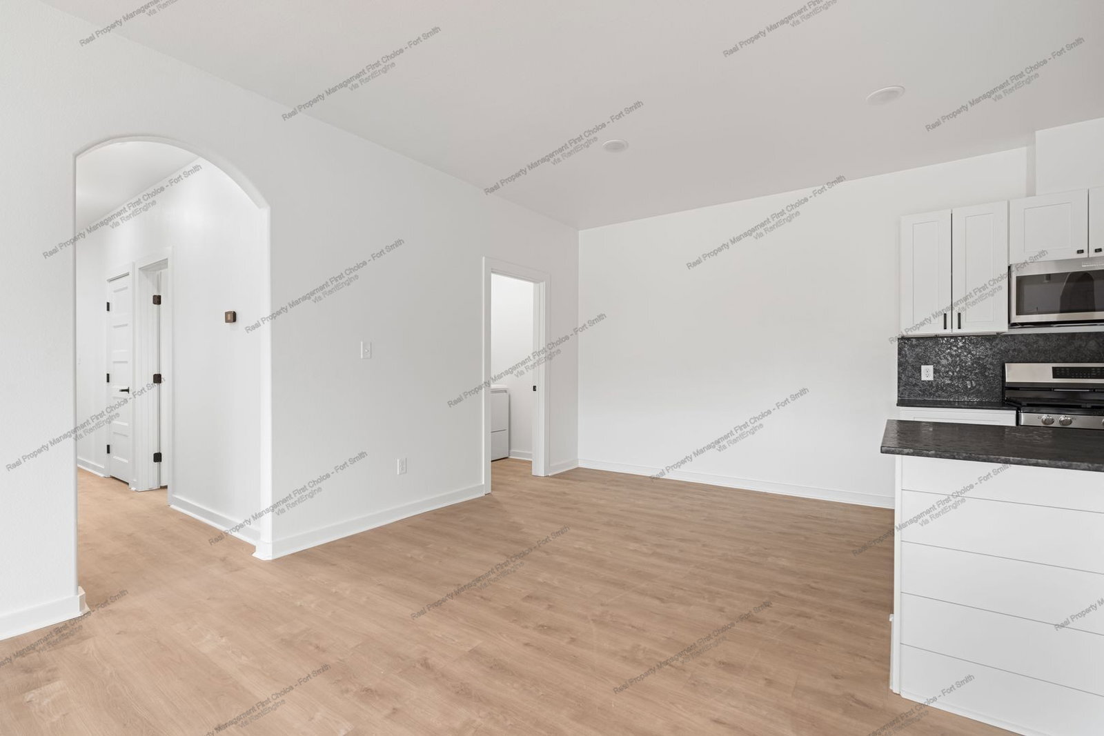 Building Photo - 8809 Bainbridge Ct