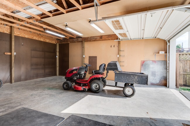 Building Photo - 12912 Silver Springs Ln