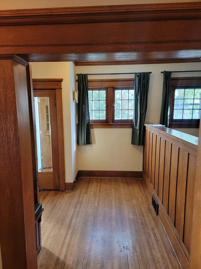 Building Photo - South Hill Home