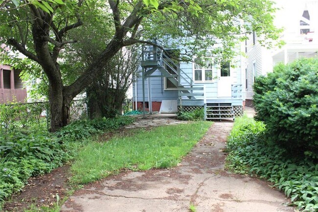 Building Photo - 28 Cottage St