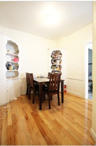 Building Photo - 62 Egmont St