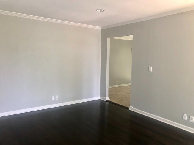 Building Photo - Cleveland Park Renovation!  Walking Distan...