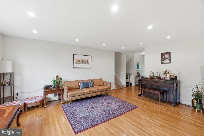 Building Photo - 9809 Sunset Dr