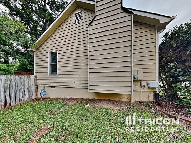 Building Photo - 146 Aztec Way SE