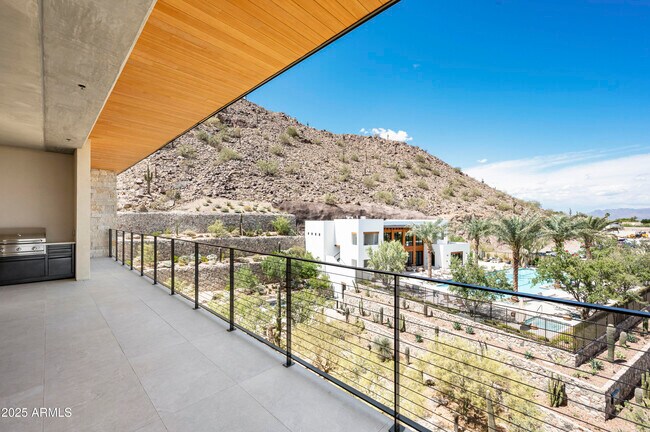 Building Photo - 6302 E Camelback Rd