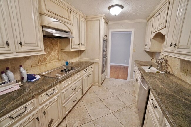 Building Photo - Charming 2 bedroom home in the center of N...