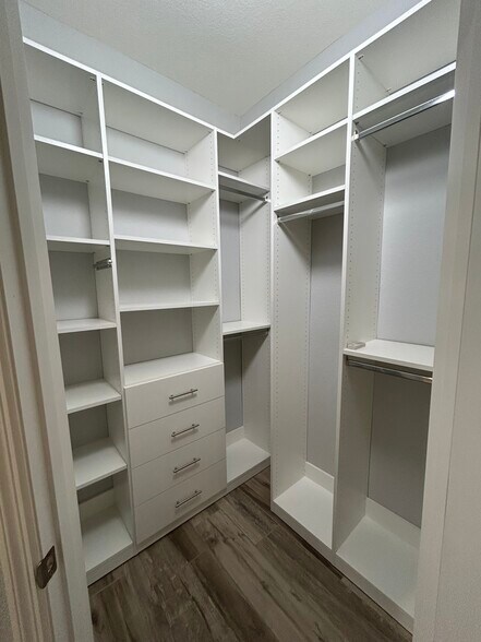 Building Photo - 586 Brantley Terrace Way