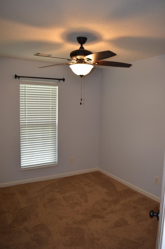 Building Photo - 638 Devon Rd