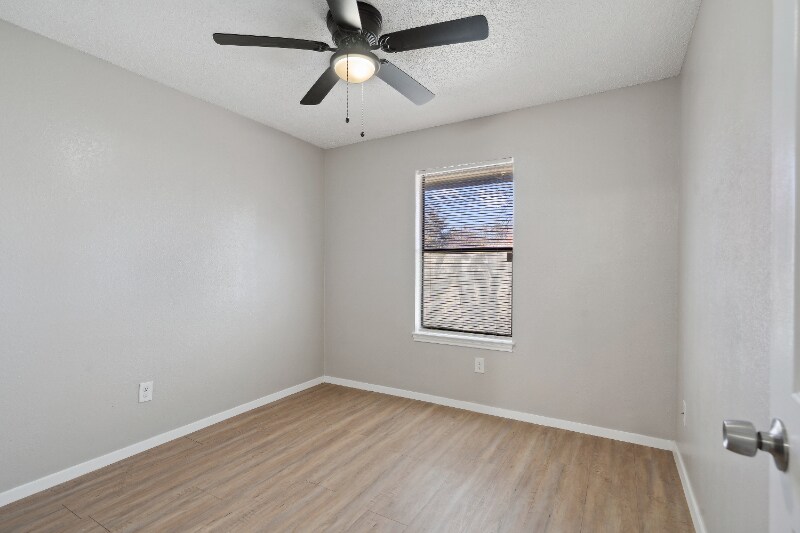 Building Photo - 2804 S Meadow Dr