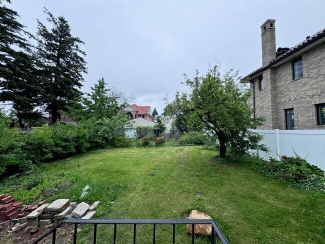 Building Photo - 145-39 20th Ave