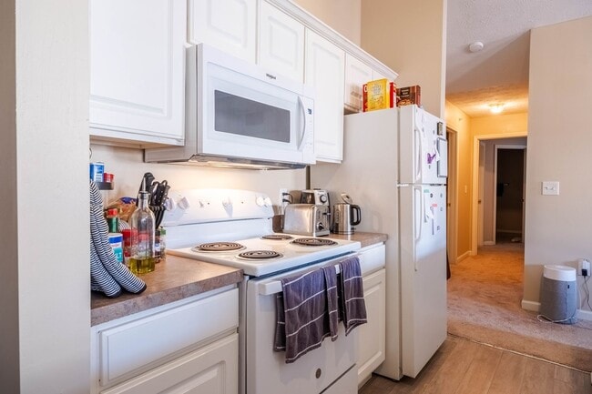 Building Photo - 4 bedroom, 4 bathroom Condominium- ONE BEDROOM AVAILABLE