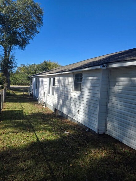 Building Photo - 617 Cassville Rd SE