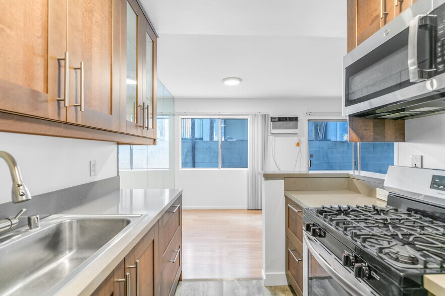 Building Photo - 1812 Westholme Ave