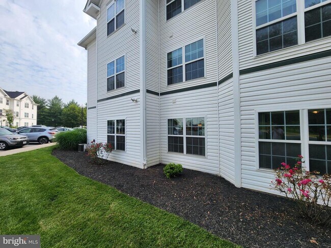 Building Photo - 2029 Windsong Dr