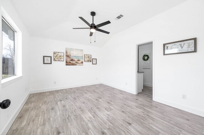 Building Photo - 5130 Riverwood Dr