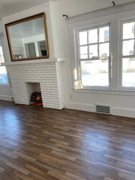 Building Photo - 55 Labelle Ave