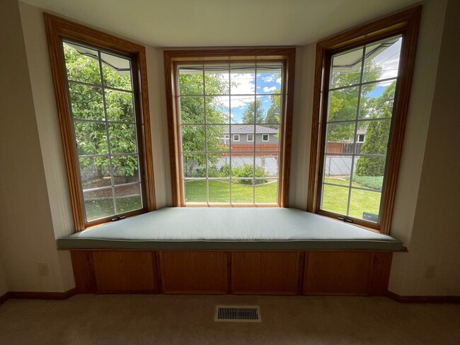 Building Photo - 2310 Fox Dr