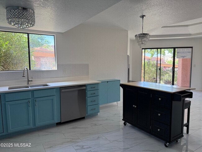 Primary Photo - 5051 N Sabino Canyon Rd