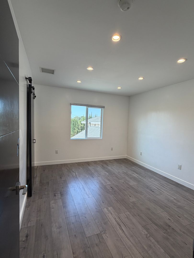 Building Photo - 9040 Wildwood Ave
