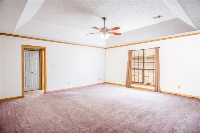 Building Photo - 611 Sheila Blvd