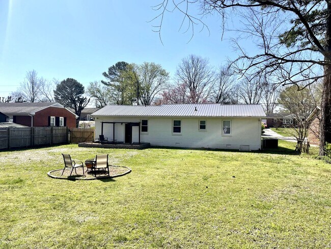 Building Photo - 214 Chapman Ln