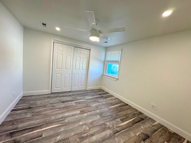 Building Photo - RENOVATED 3 bedroom end unit across the street from the Beach!