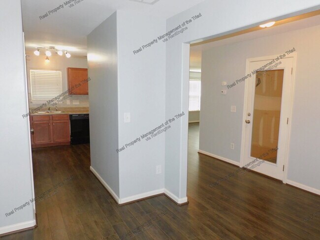 Building Photo - 2627 Leighswood Dr