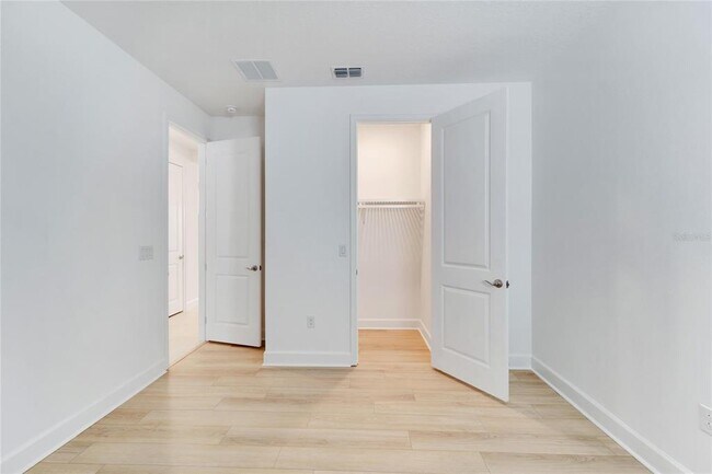 Building Photo - 943 Signet Dr