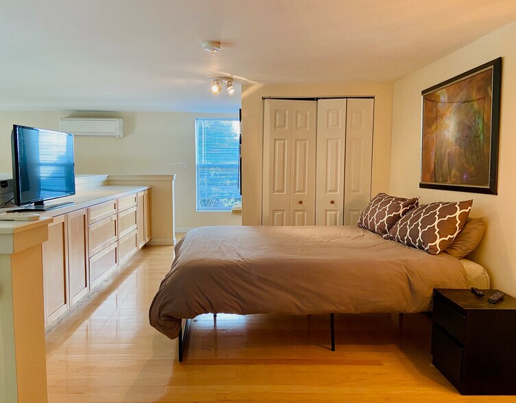 Building Photo - 145 Anderson St