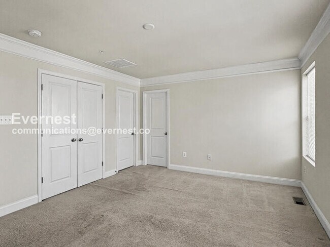 Building Photo - 2515 Hyacinth Ln