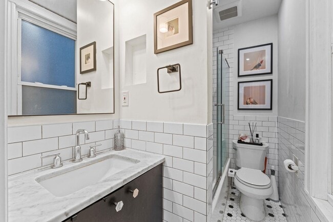 Building Photo - 44 BOORAEM Ave