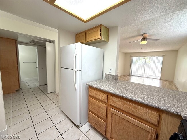 Building Photo - 7100 W Pirates Cove Rd