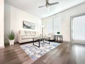 Building Photo - 1515 Flournoy Lp