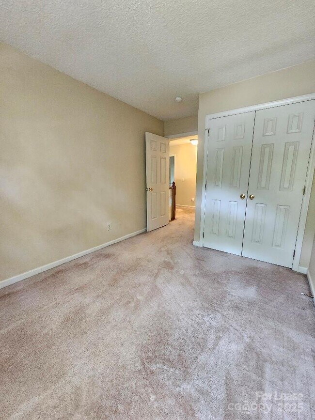 Building Photo - 4015 Brownes Ferry Rd
