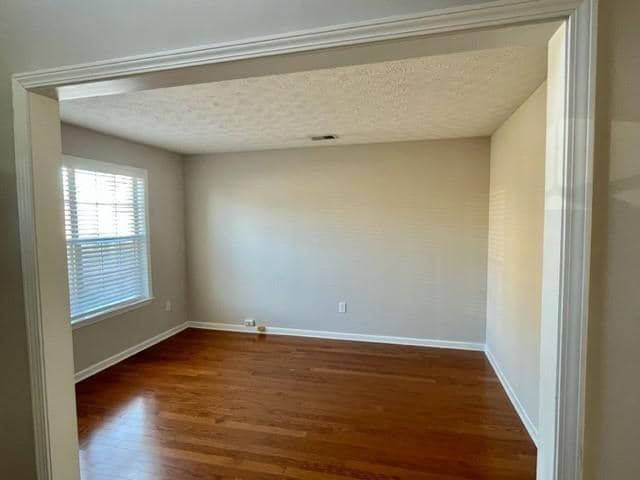 Building Photo - 8043 Clearview Cir