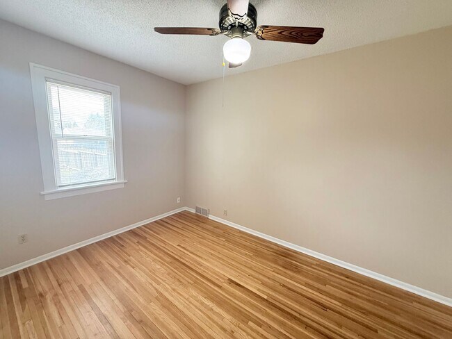 Building Photo - 5BR Home with Fenced Backyard, Firepit & Bonus Space