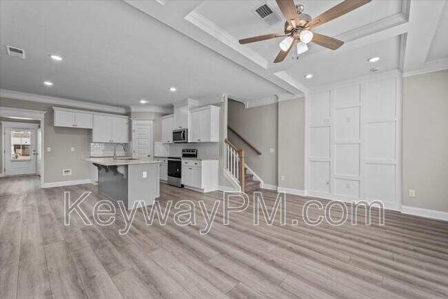 Building Photo - 232 Linsmore Ave