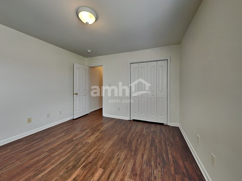 Building Photo - 2526 Ingleside Dr