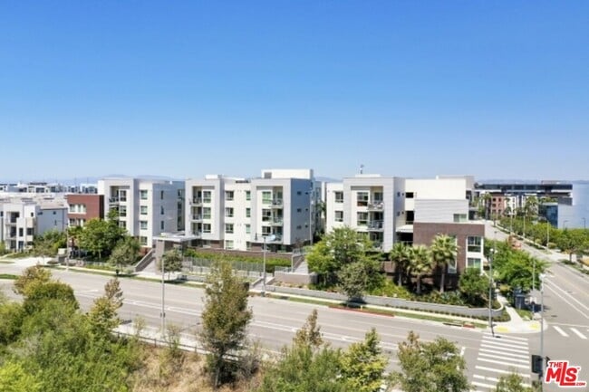 Building Photo - 12655 Bluff Creek Dr