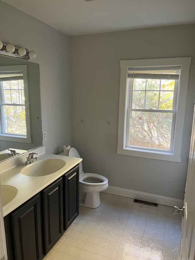 Building Photo - 50 Northwood Dr